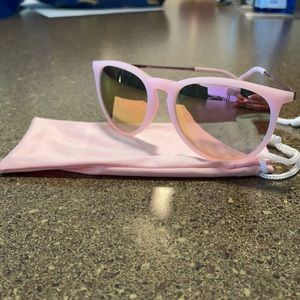 Blender Women’s Guava Queen Sunglasses! 🕶💓👧🏼